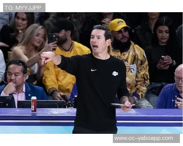 圣诞三分榜前十揭晓老詹稳居榜首穆雷强势跻身第七雷迪克唯一非现役球员 圣诞三分榜前十揭晓老詹稳居榜首穆雷强势跻身第七雷迪克唯一非现役球员